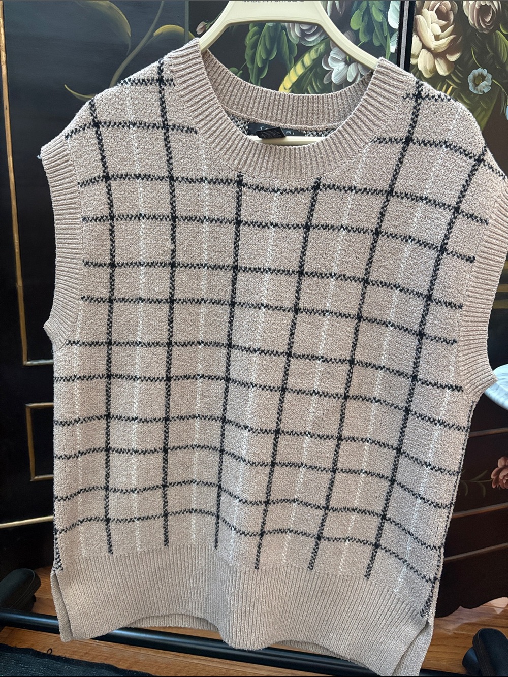 Tahari Beige Windowpane Knit Sleeveless Sweater Vest